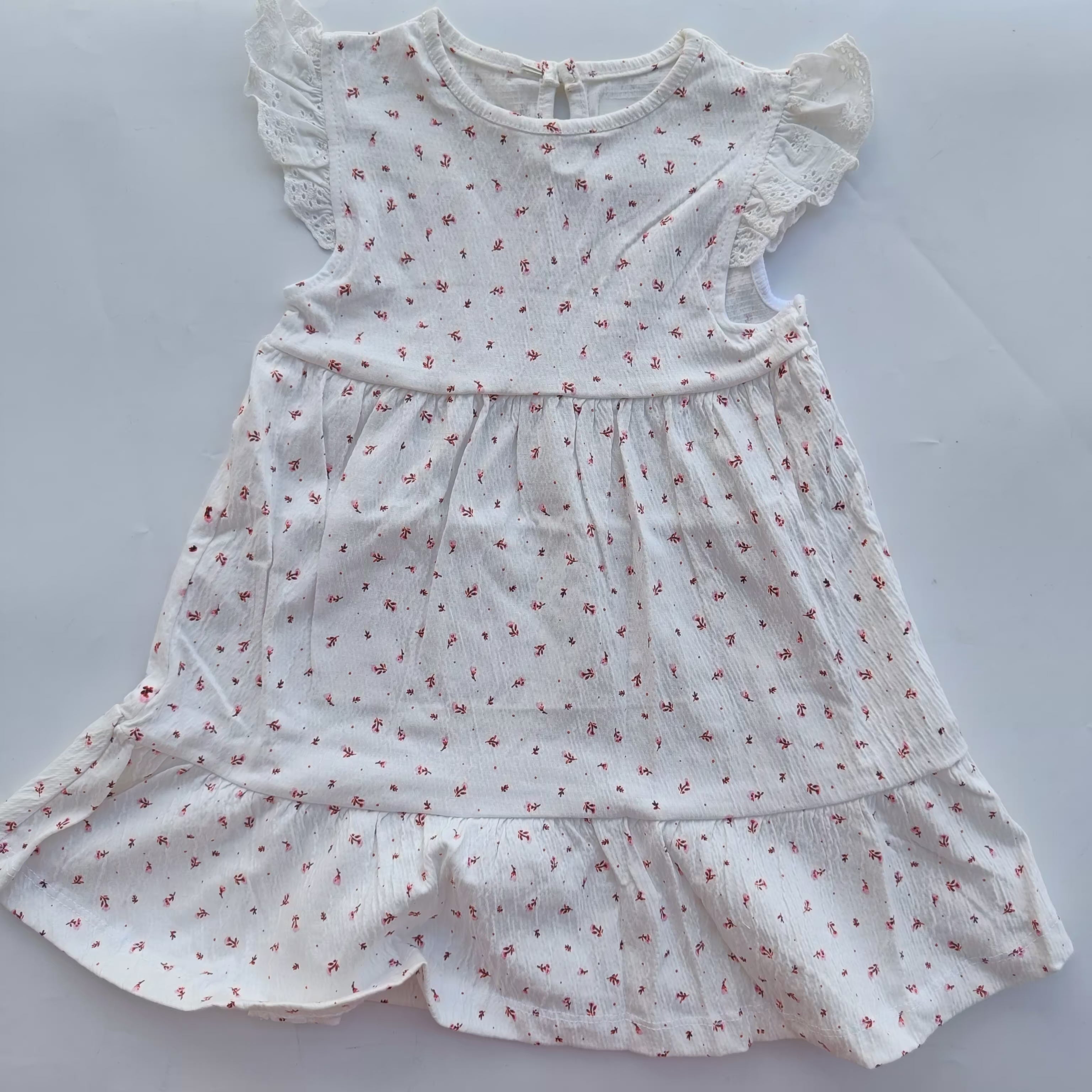 Crinkled frock with ruffle sleeves