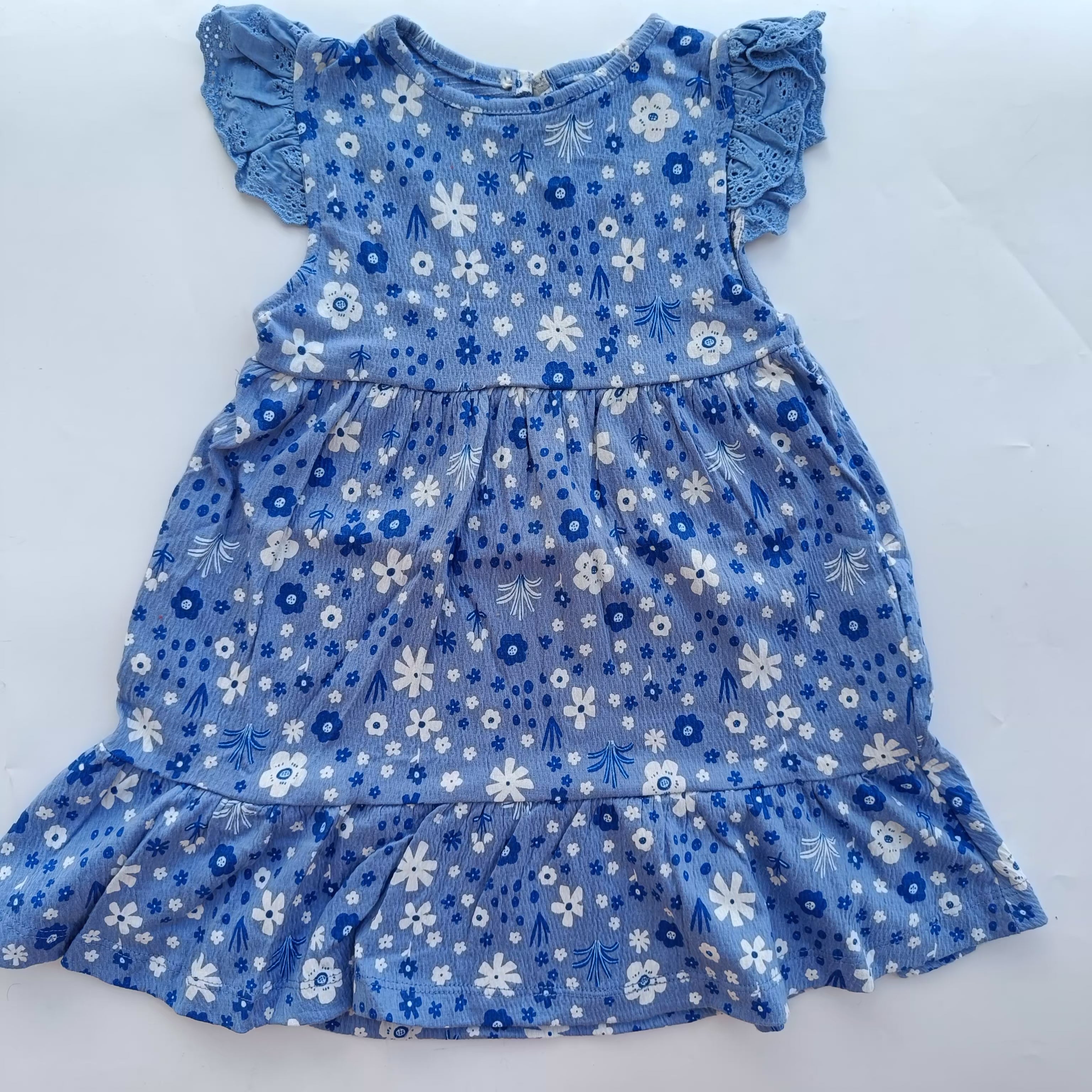 Crinkled frock with ruffle sleeves