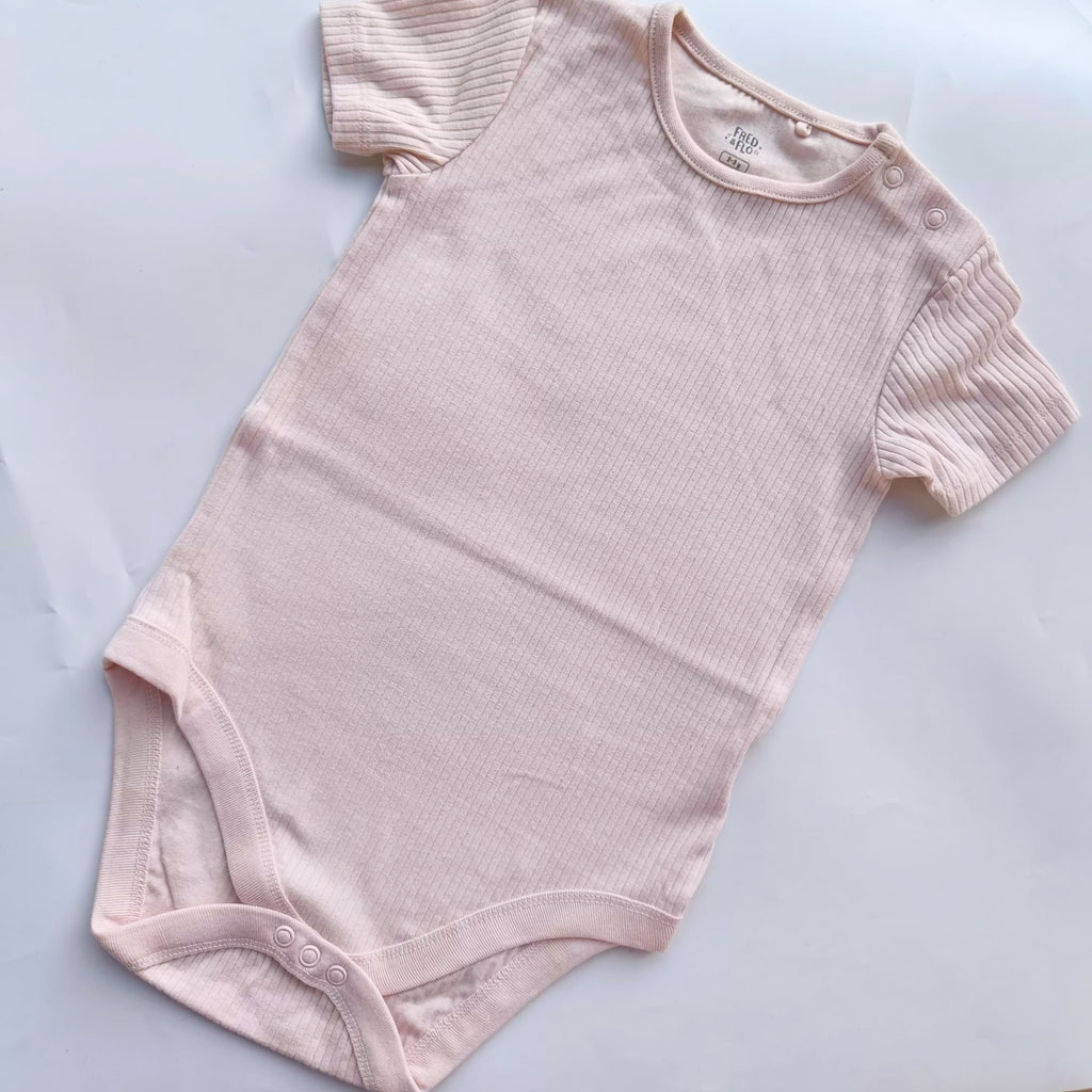 Fredflo onsies