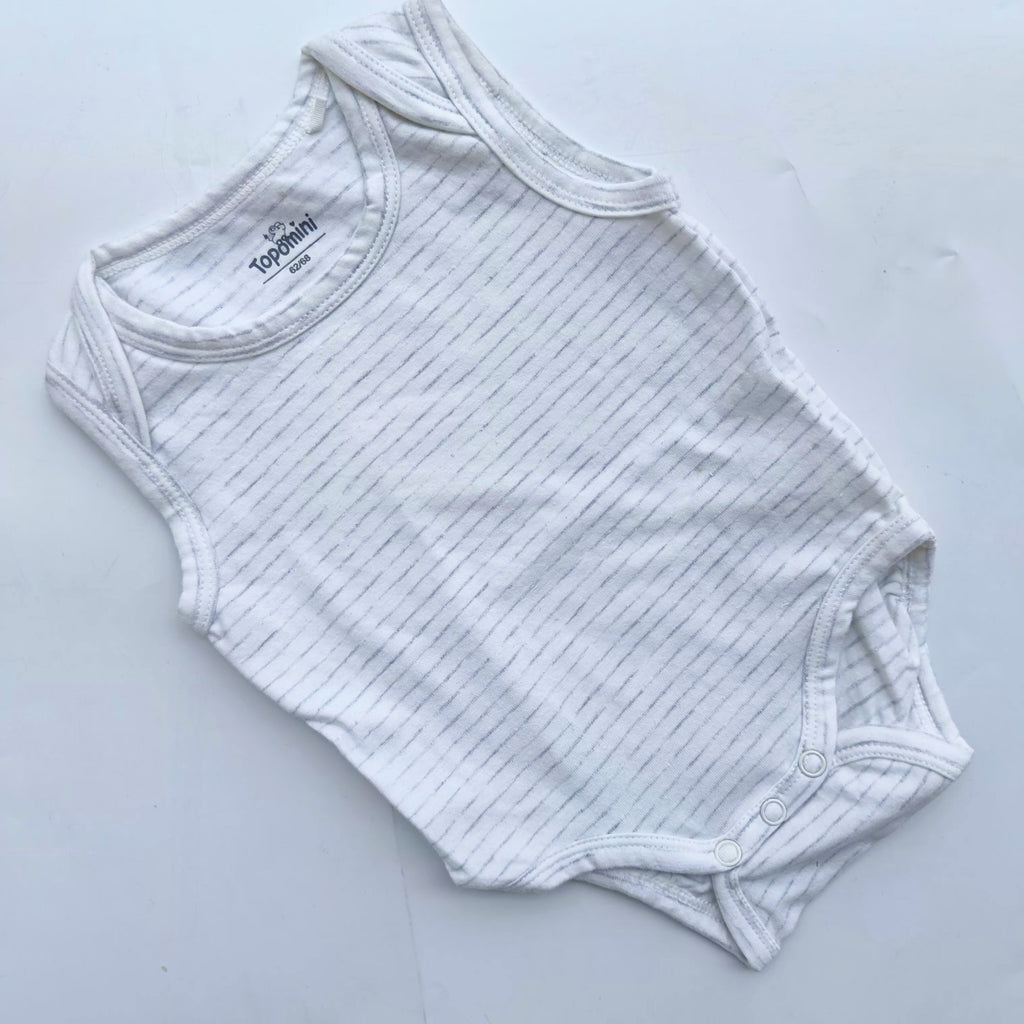 Sleevless onesies 0-3m