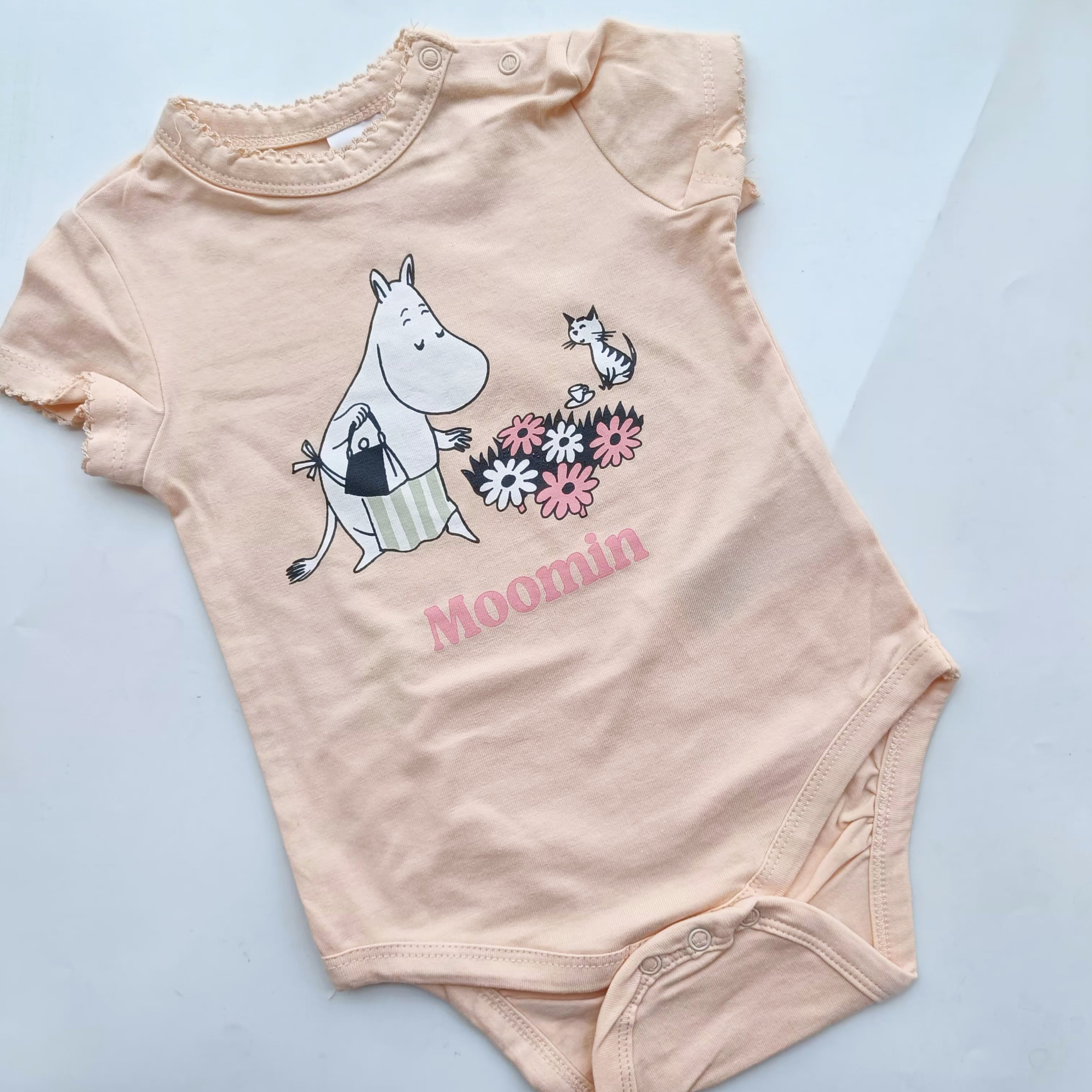 Short sleeve onsies 9-12m
