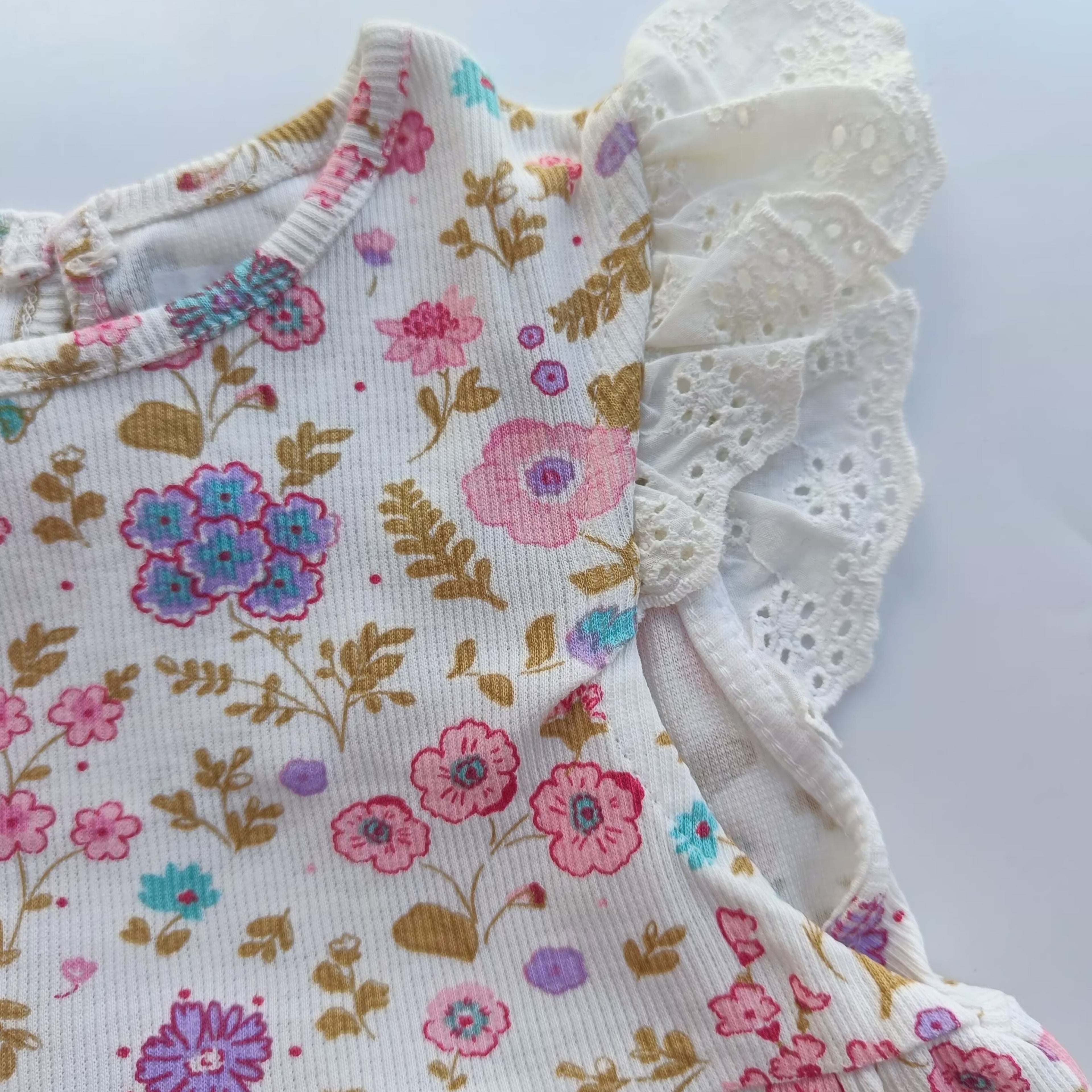 Crinkled frock with ruffle sleeves